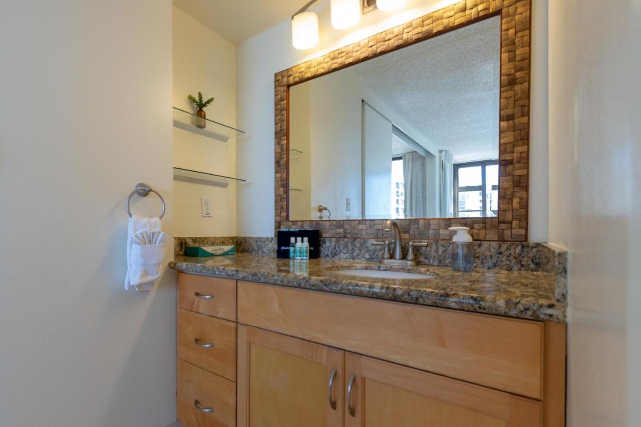 Beautifully Renovated 32Nd Floor Deluxe Ocean View Waikiki Condo Condo ホノルル エクステリア 写真