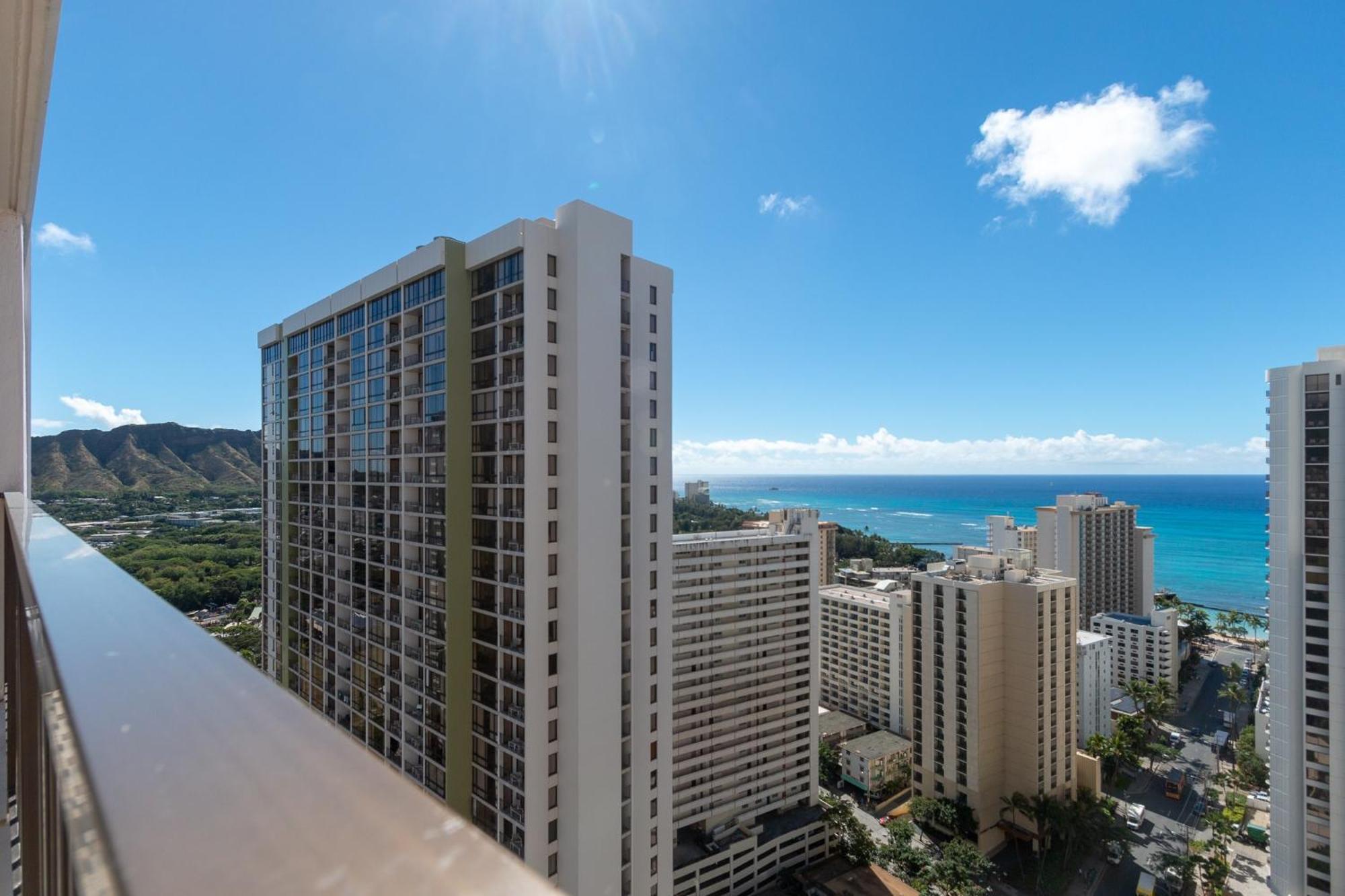 Beautifully Renovated 32Nd Floor Deluxe Ocean View Waikiki Condo Condo ホノルル エクステリア 写真