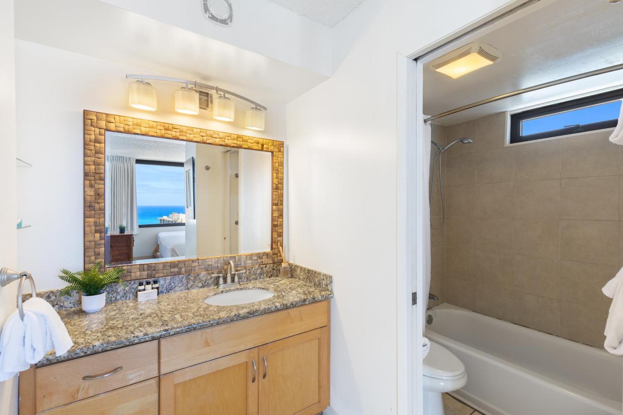 Beautifully Renovated 32Nd Floor Deluxe Ocean View Waikiki Condo Condo ホノルル エクステリア 写真